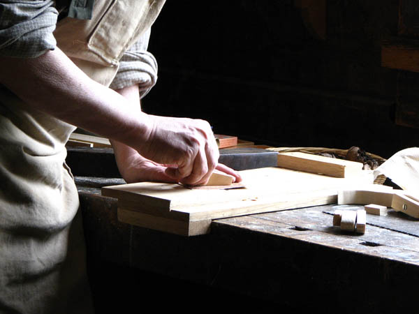 Nuestra <strong>carpintería de madera en  Villanueva de Cameros</strong> es una empresa de <strong>herencia familiar</strong>, por lo que  contamos con gran <strong>experiencia </strong>en la profesión.